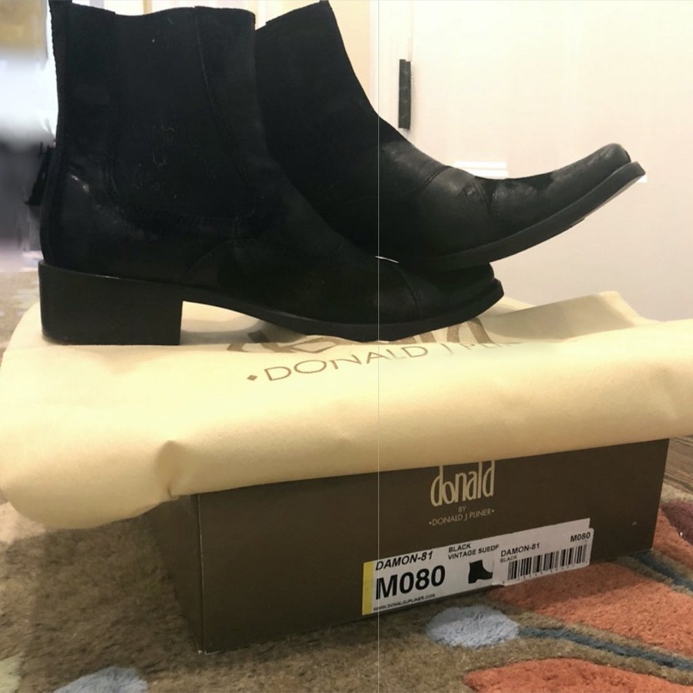 KILLER Donald Pliner Suede Chelsea Boots, Beatle Boots, AMAZING w/ Leggings